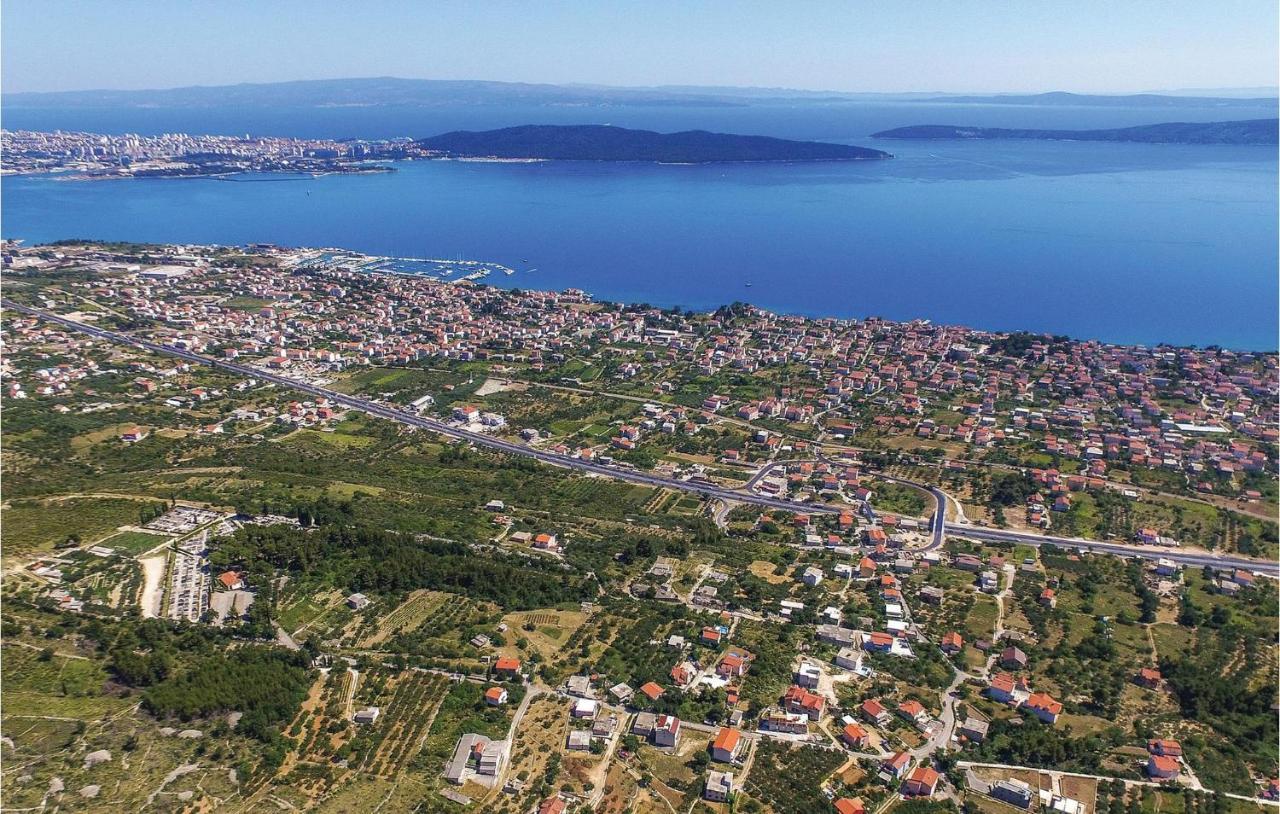 1 Bedroom Stunning Apartment In Kastel Gomilica Каштела Екстер'єр фото
