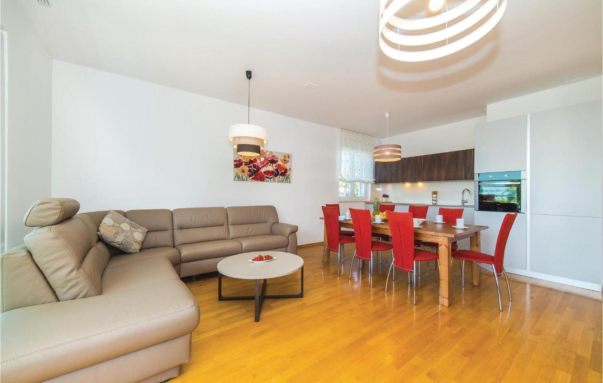 1 Bedroom Stunning Apartment In Kastel Gomilica Каштела Екстер'єр фото